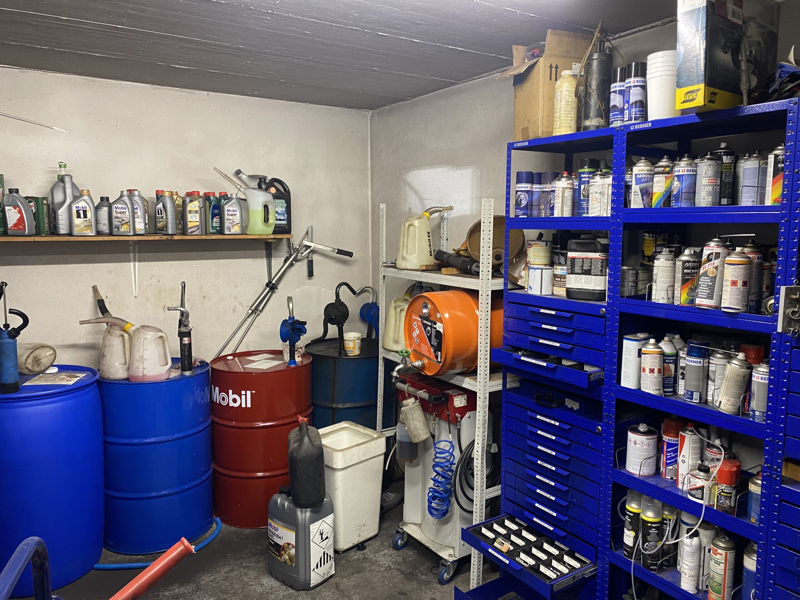 Atelier du Garage de Saint-Barthélemy — stocks d'huiles Mobil, équipements professionnels et outillage pour entretien et réparation toutes marques près d'Echallens, Vaud