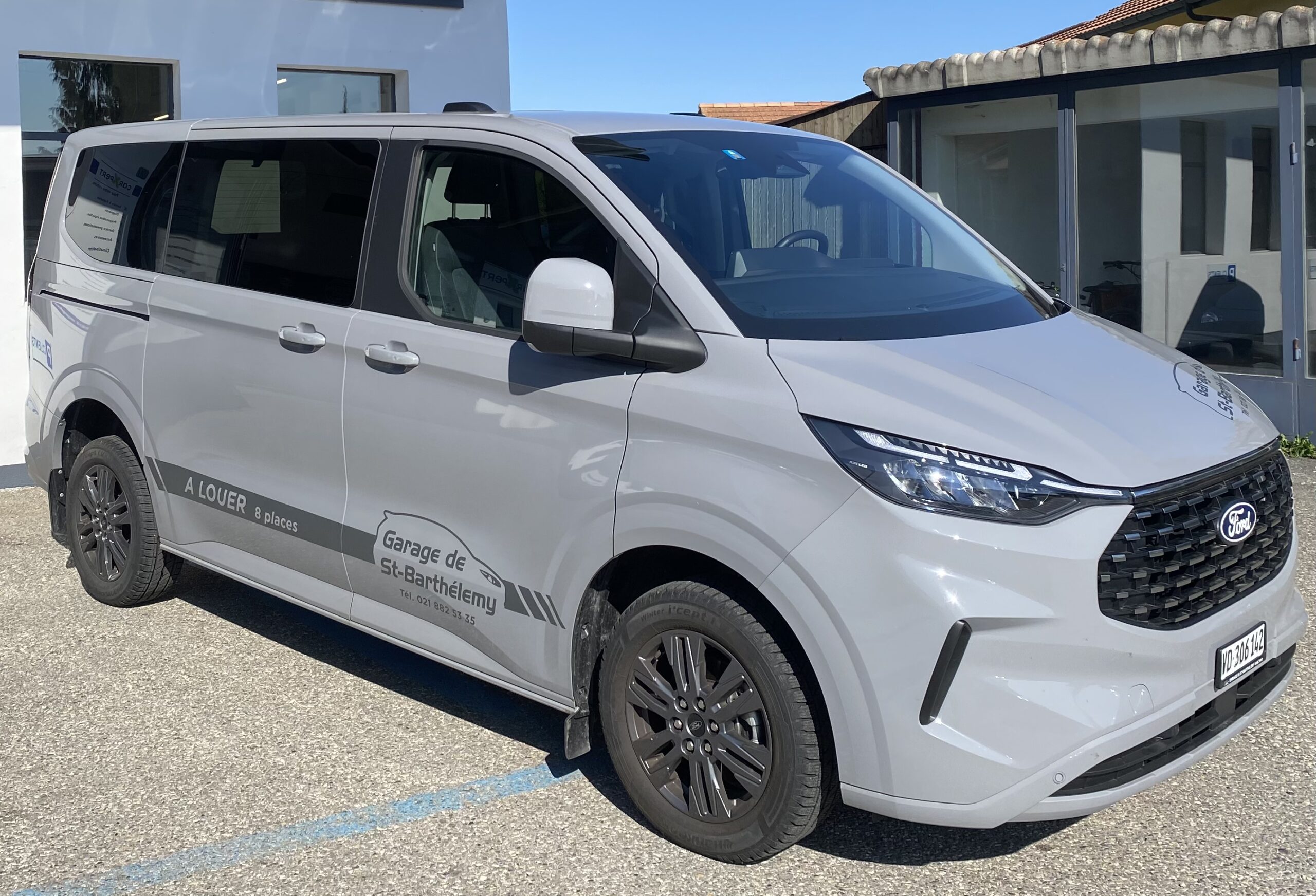 Location van Ford 8 places — Garage de Saint-Barthélemy VD, près d'Echallens, Gros-de-Vaud