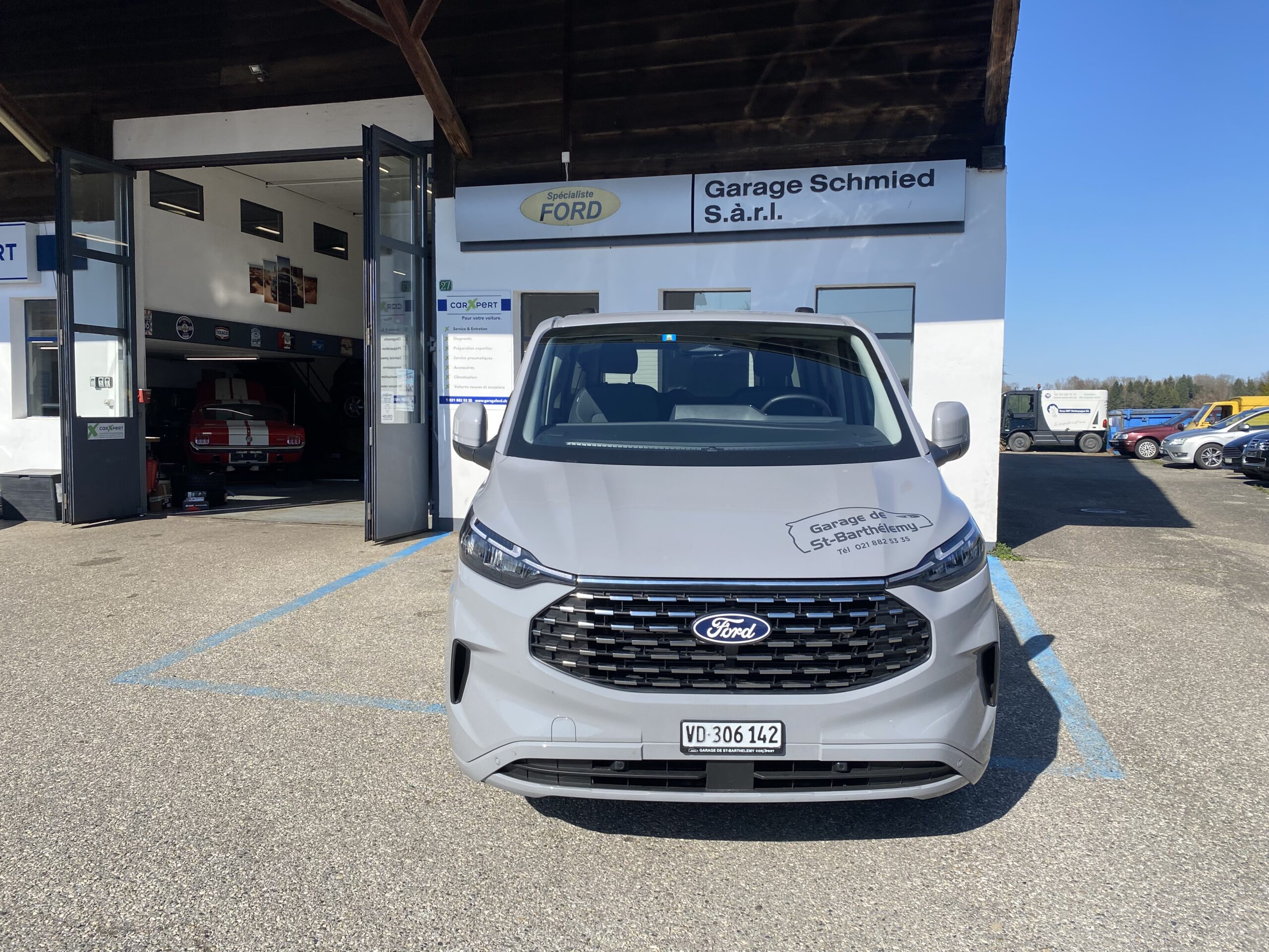 Intérieur van Ford 8 places en location au Garage de Saint-Barthélemy